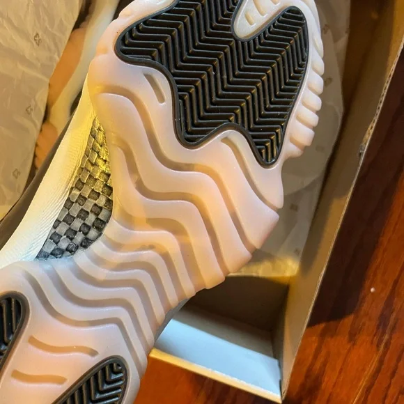 Authentic Girls Air Jordan 11 Retro Concord Sneakers size 6.5y - Picture 3 of 7